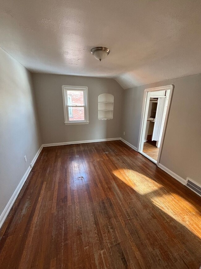 Building Photo - 3057 Livingston Rd