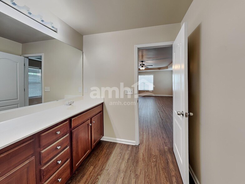 Building Photo - 148 Crescent Woode Dr