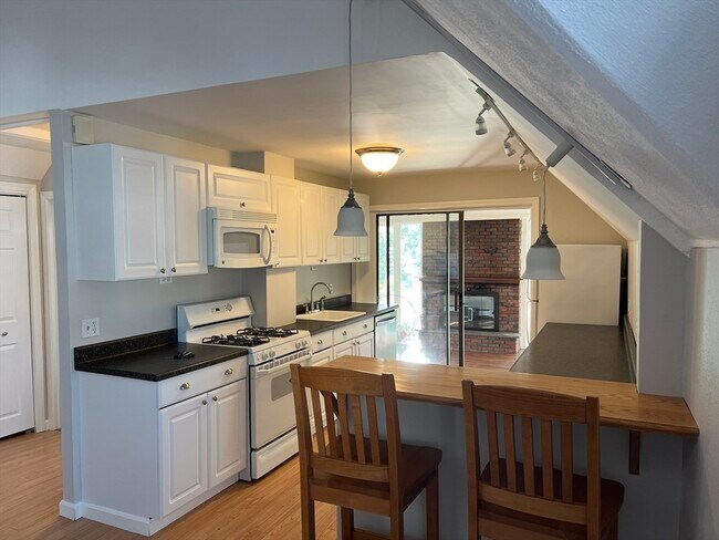 Building Photo - 21 Hawthorn Ave