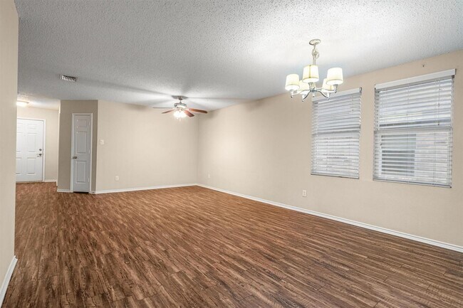 Building Photo - 3516 Clydesdale Dr