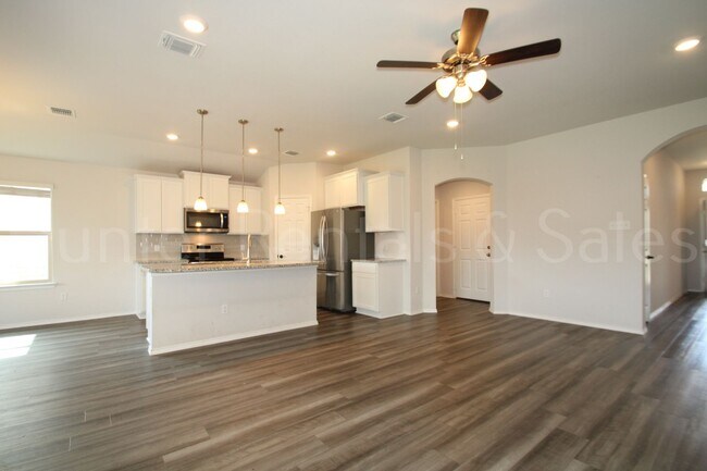 Building Photo - New In Management! Upgraded Comfort in a P...