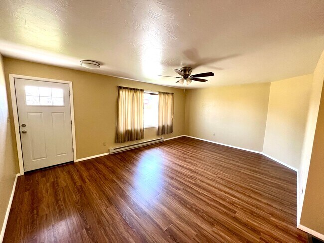 Building Photo - Pet Friendly 4 Bed 2 Bath Single Family Home, with Fenced Yard and Garage on Westside of Helena!