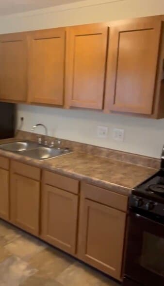 Kitchen - 19 Meadowview Ln