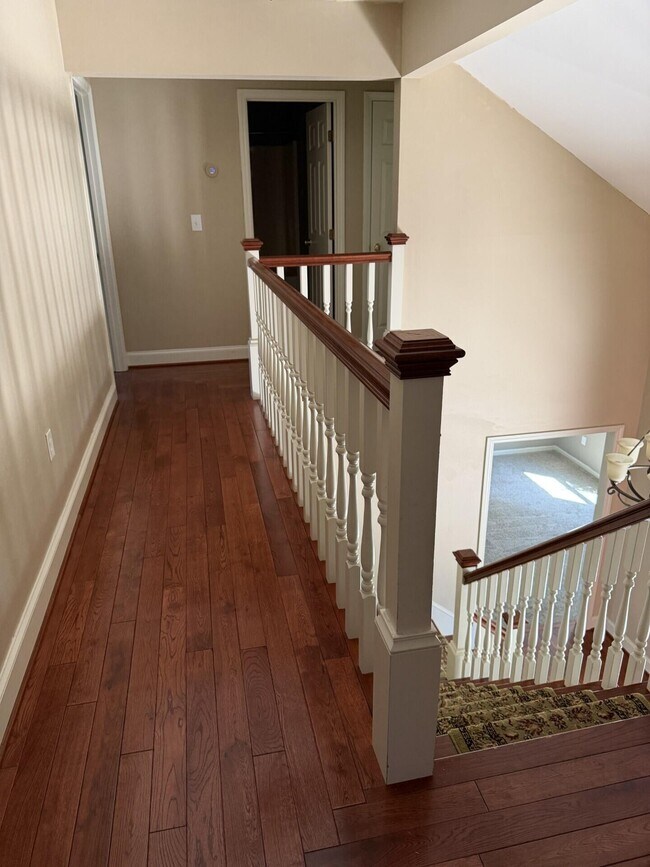 Building Photo - 1117 Narrow Ln