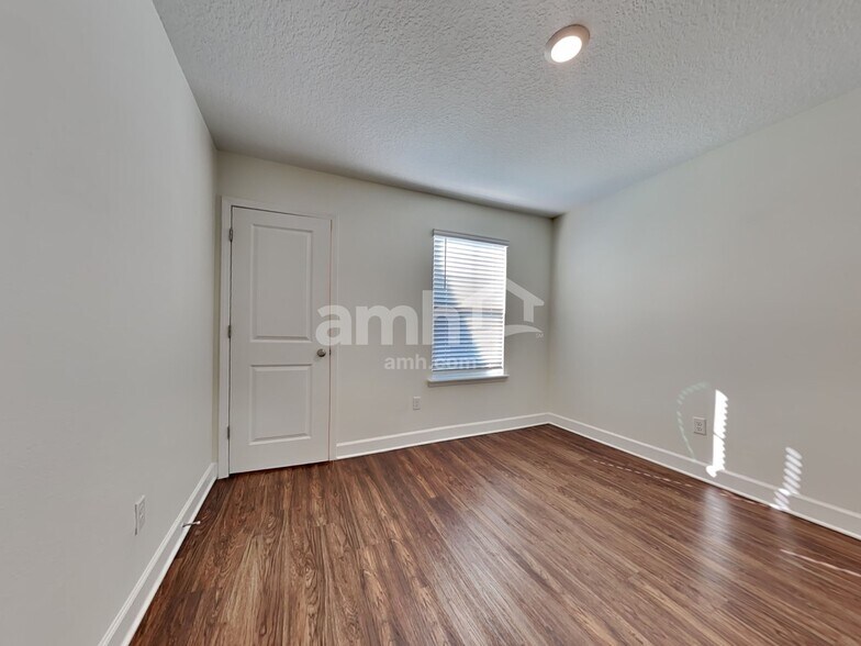 Building Photo - 1215 Tan Tara Trail