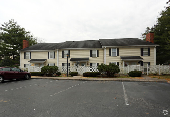 Building Photo - Tusculum Square Apartments