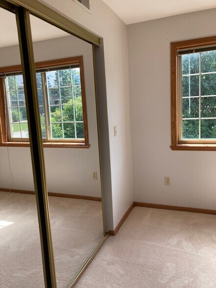 Bedroom closet - 135 W Oak Leaf Dr