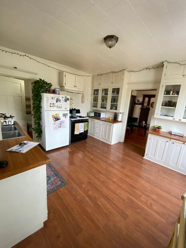 Building Photo - 1304 Ellis St