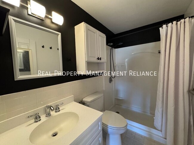 Building Photo - 20 Central St