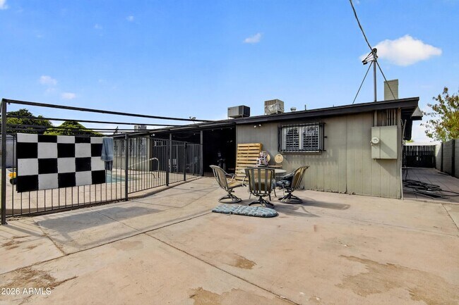 Building Photo - 123 E Erie Dr