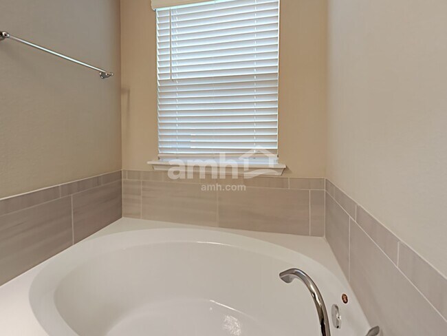 Building Photo - 193 Hemlock Point