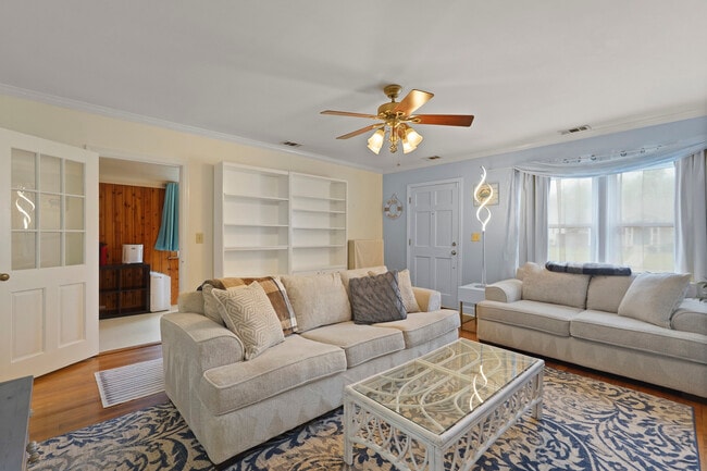 Building Photo - Charming Ardsley Park Bungalow Fully Furnished