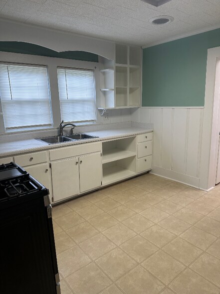 Building Photo - 1107 Markham Ave