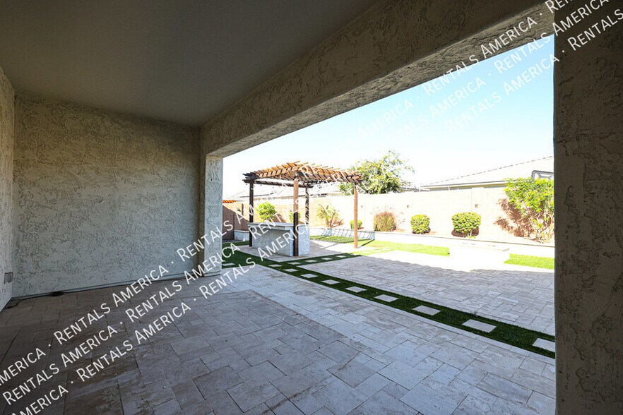 Building Photo - 8544 W Midway Ave