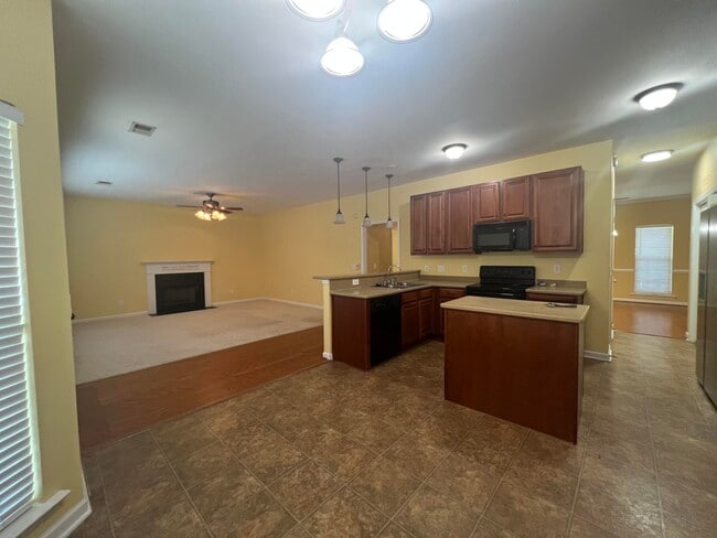 Building Photo - 565 Batty Way