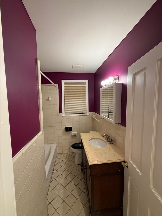 Building Photo - 2361 Cate St