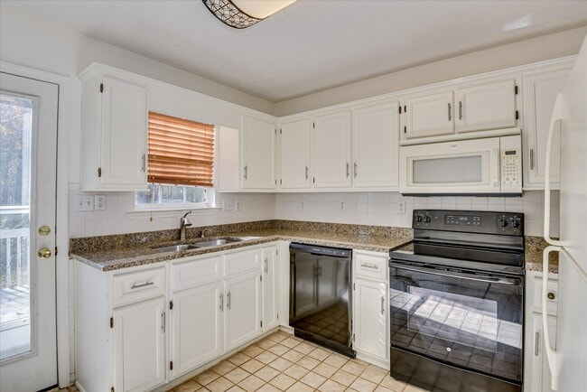 Building Photo - 110 Spring Oak Ln