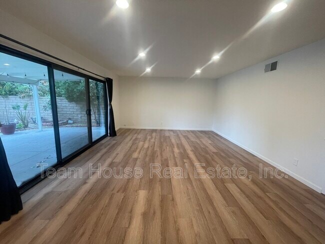 Building Photo - 23423 Vía Boscana