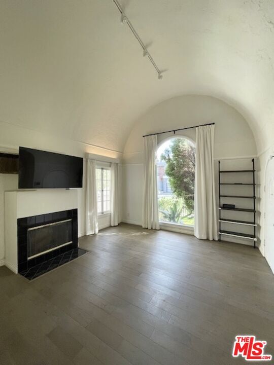 Building Photo - 459 S Holt Ave