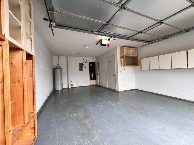 Building Photo - 100 Bay Point Dr