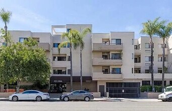 Building Photo - 435 S Virgil Ave