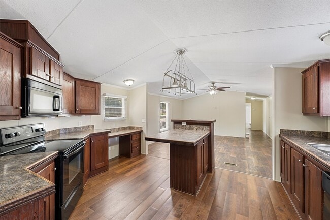 Building Photo - 21864 Russell Dr