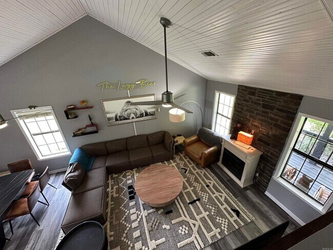 Building Photo - 896 Vaughn Rd