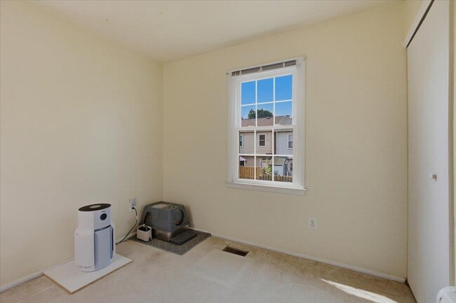 Building Photo - 899 Holborn Ct