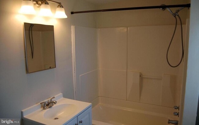 Building Photo - 302 E Howard St