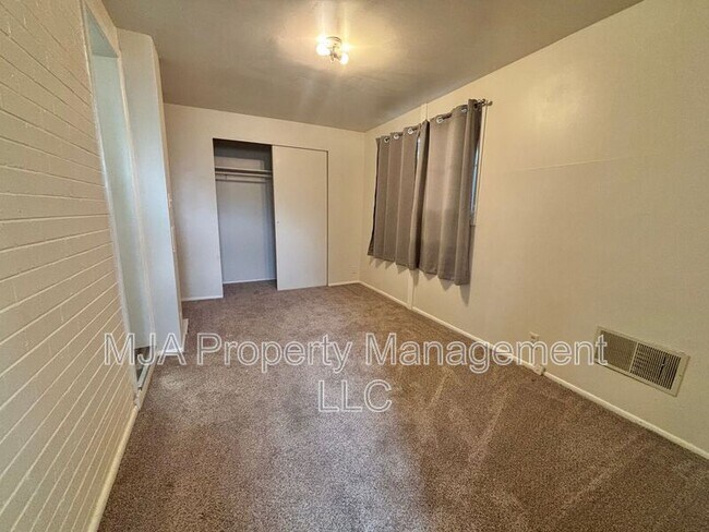 Building Photo - 2172 S 800 E
