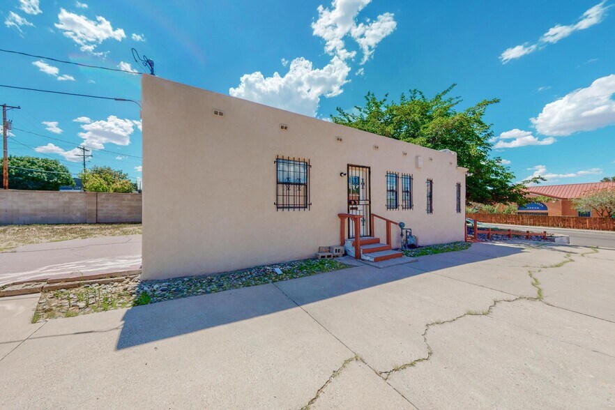 Building Photo - 3106 Monte Vista Blvd NE