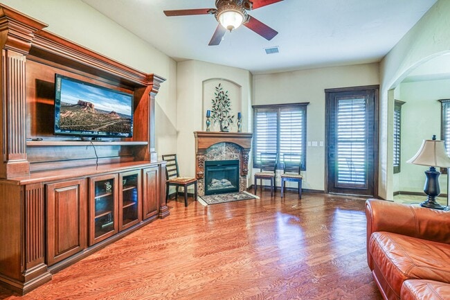 Building Photo - Westside area for Short Term Rental (Compl...