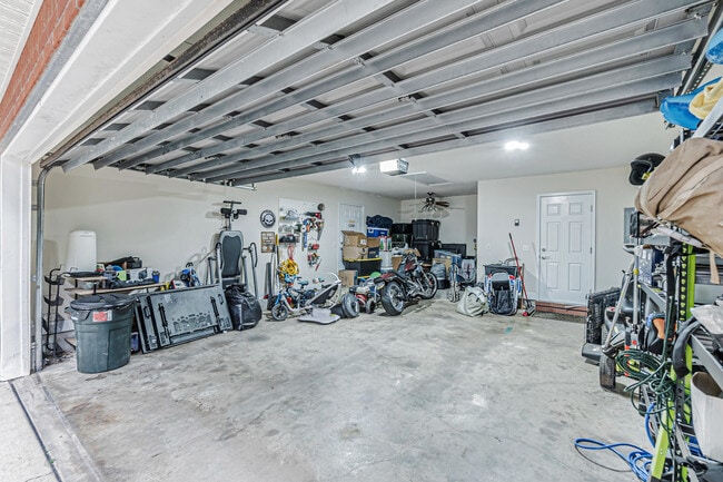 Building Photo - 121 Hillwood Dr