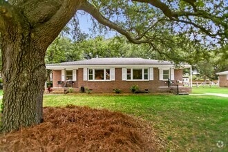 Building Photo - Available September 1st. Beautiful FULLY F...