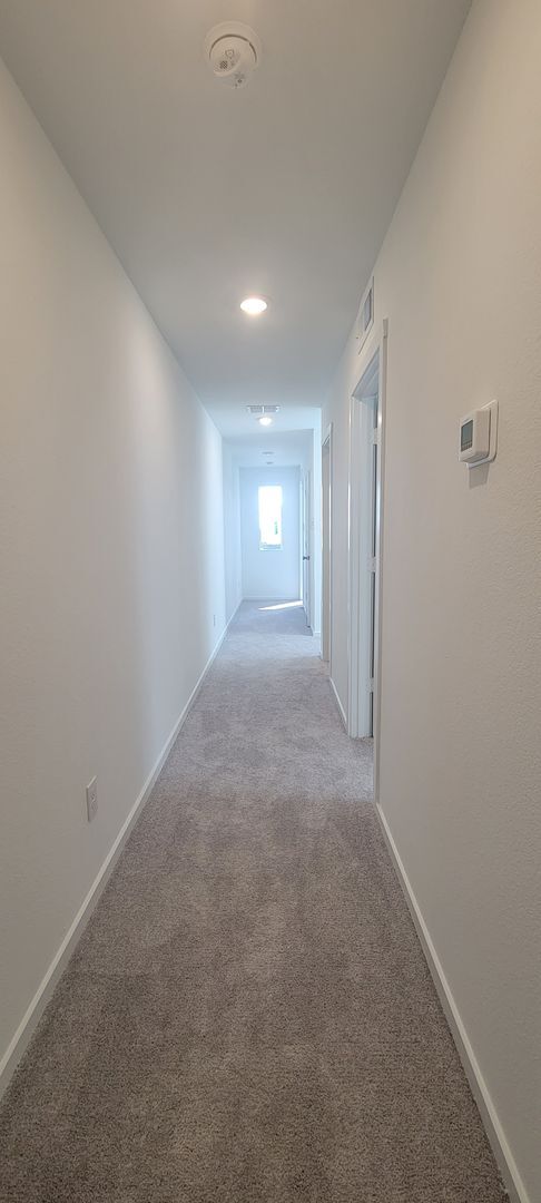 Building Photo - NEWLY BUILT 3 bedroom 2.5 Bath single fami...