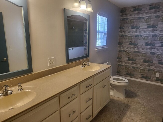 Building Photo - 3 Bed 2 Bath, Bixby Schools