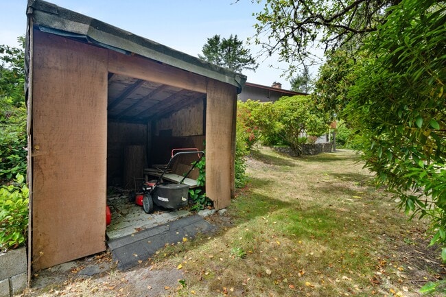 Building Photo - 3612 Seabreeze Ave