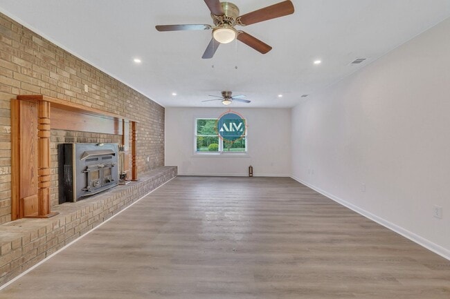 Building Photo - Rare opportunity minutes away from Savannah - 3-bedroom/2-bathroom home Move In Today!