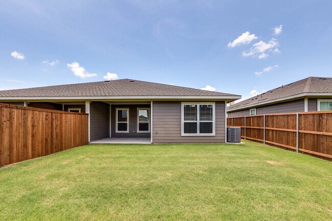 Building Photo - AVAILABLE NOW! GORGEOUS 4 BEDROOM DUPLEX L...