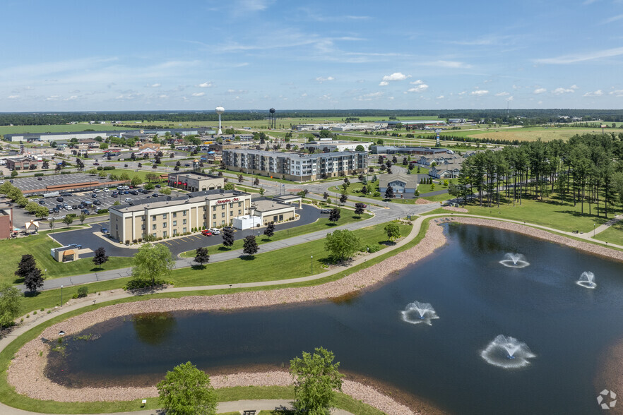 Aerial Context to Lake - Lake Park Apartments