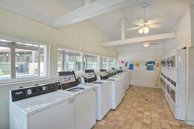 Building Photo - 615 Fredricks Ave