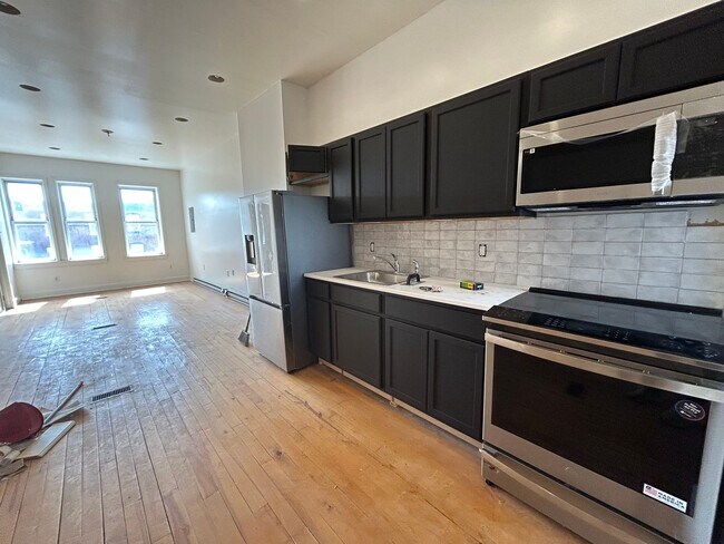 Building Photo - 2823 W Girard Ave