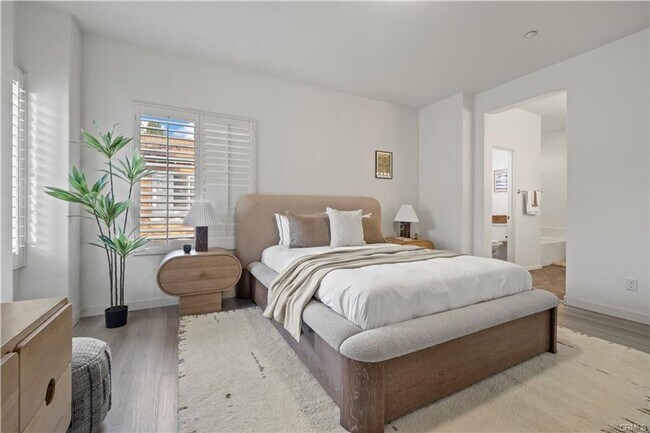 Building Photo - RECENTLY RENOVATED 3 BED, 3 BATH CONDO! $4,500 (OAK CREEK-IRVINE)