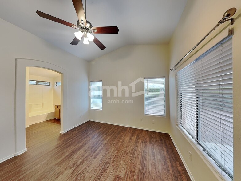 Building Photo - 14943 N 133rd Ln