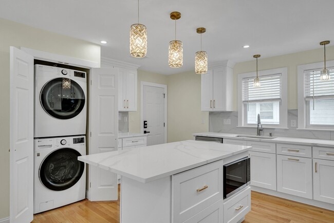 Building Photo - 52 Holyoke St