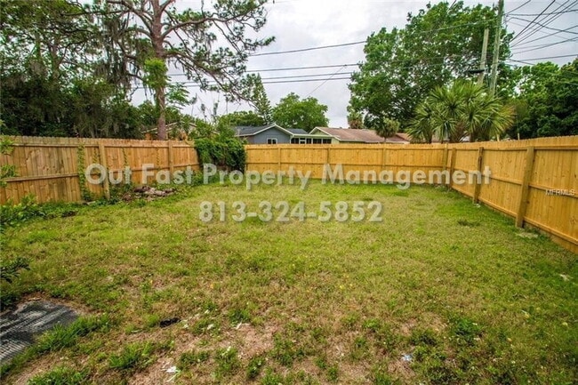 Building Photo - 226 SW Lincoln Cir N