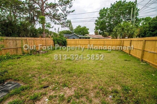 Building Photo - 226 SW Lincoln Cir N
