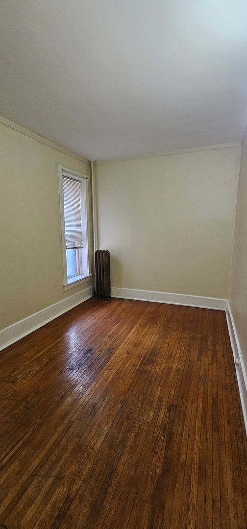 Building Photo - 2nd Floor 2 Bedroom 1 Bath Harrisburg Scho...