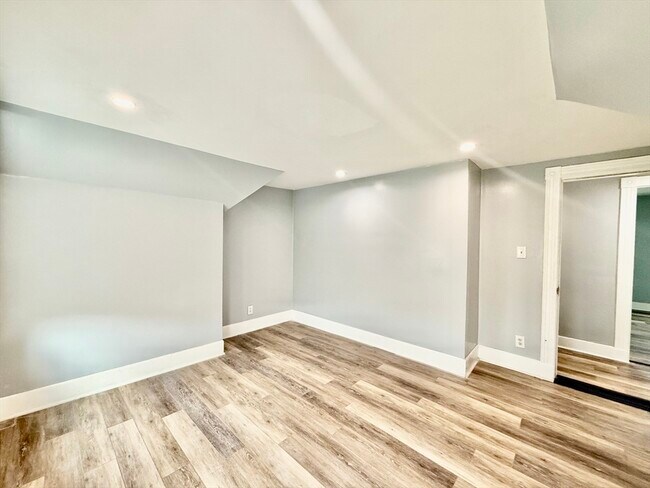 Building Photo - 10 Clark St