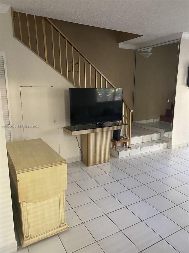 Building Photo - 8950 Collins Ave